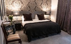 Aaron Court B&B